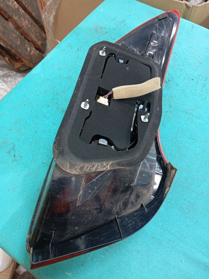 [TAIL LAMP RH]SUZUKI KIZASHI RF91S 2013 J24B FF AT 4WD #000324B772655