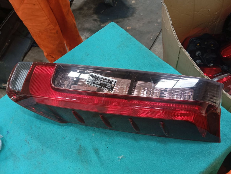 [TAIL LAMP RH]TOYOTA ESQUIRE ZWR80G 2014 2ZR-FXE FF AT 2WD #000324B784523