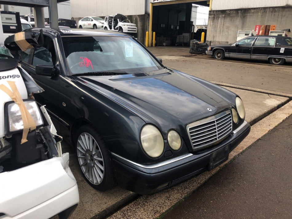 [TRUNK LID]BENZ E-CLASS SEDAN 210065 1998 112 FR AT 2WD #000324C794997