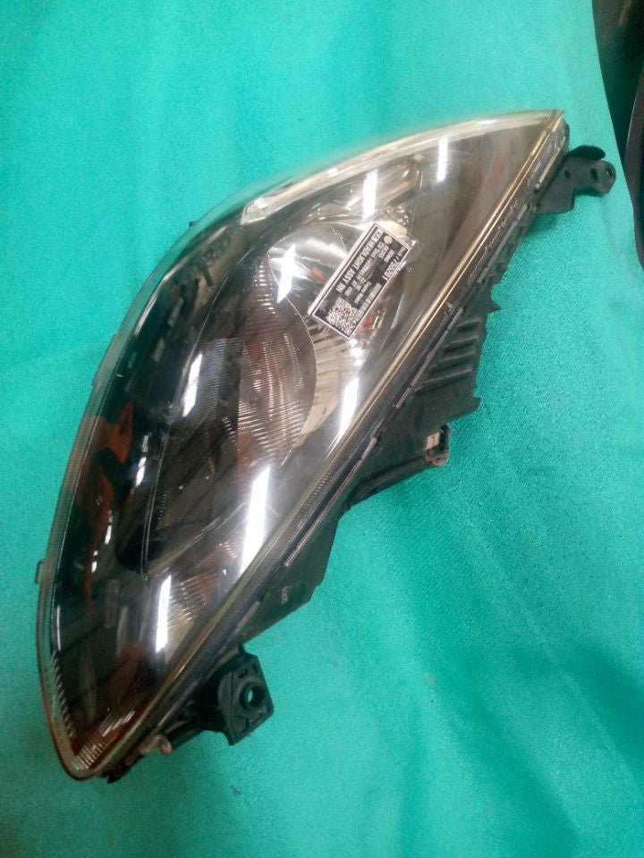 [HEADLIGHT ASSY RH]MAZDA DEMIO DE3AS 2014 ZJ-VE FF AT 4WD #000324A755201