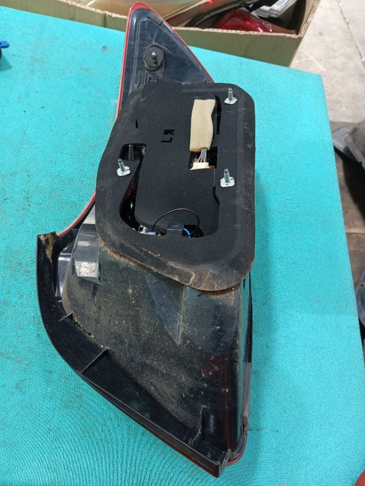 [TAIL LAMP LH]SUZUKI KIZASHI RF91S 2013 J24B FF AT 4WD #000324B772656