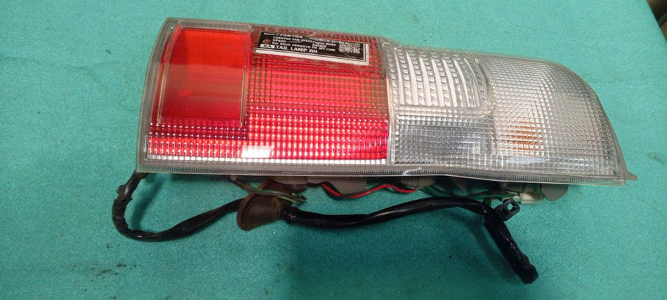 [TAIL LAMP RH]NISSAN CARAVAN VAN VPE25 2006 KA20DE FR MT 2WD #000324A768184