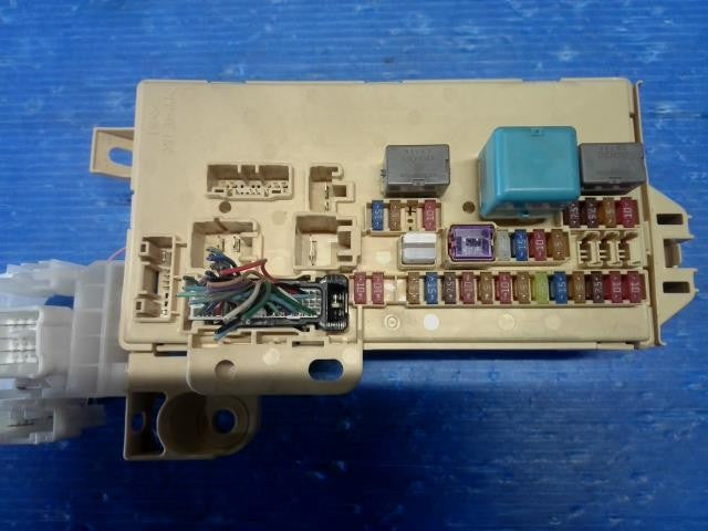 [FUSE BOX]DAIHATSU MOVE LA100S KF AT 2WD #0BD3253172967