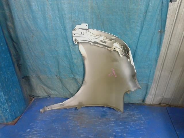 [FENDER RH]TOYOTA NOAH ZRR70W 3ZR-FAE AT 2WD #0BD3253172755