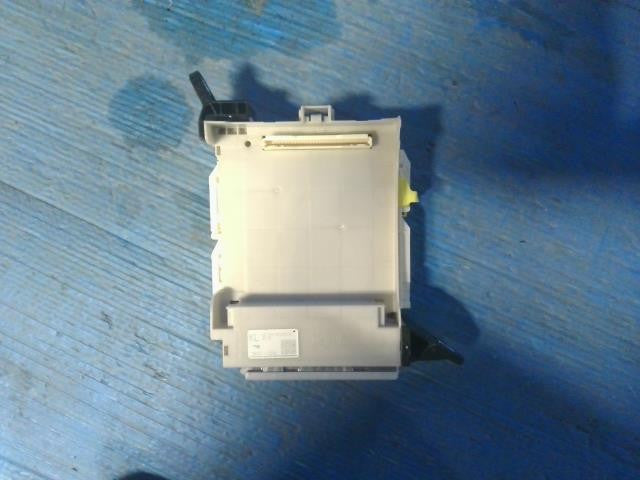 [FUSE BOX]TOYOTA CROWN ATHLETE AWS210 2AR-FSE AT 2WD #0BD3253172049