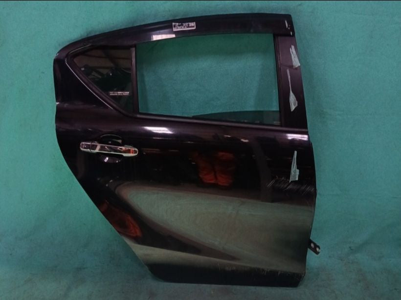 [R DOOR ASSY RH]TOYOTA AQUA NHP10 2016 1NZ-FXE FF AT 2WD #000325B991225