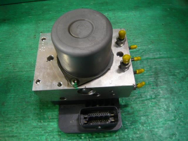 [ABS ACTUATOR]TOYOTA DYNA XZC605 N04C-UM AT 2WD #0EV3253000406