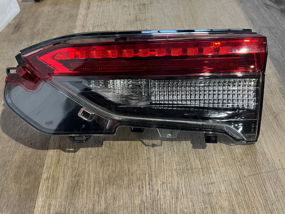 [R FINISHER LAMP RH]TOYOTA RAV4 MXAA54 M20A-FKS FF AT 2WD #0B23252003982