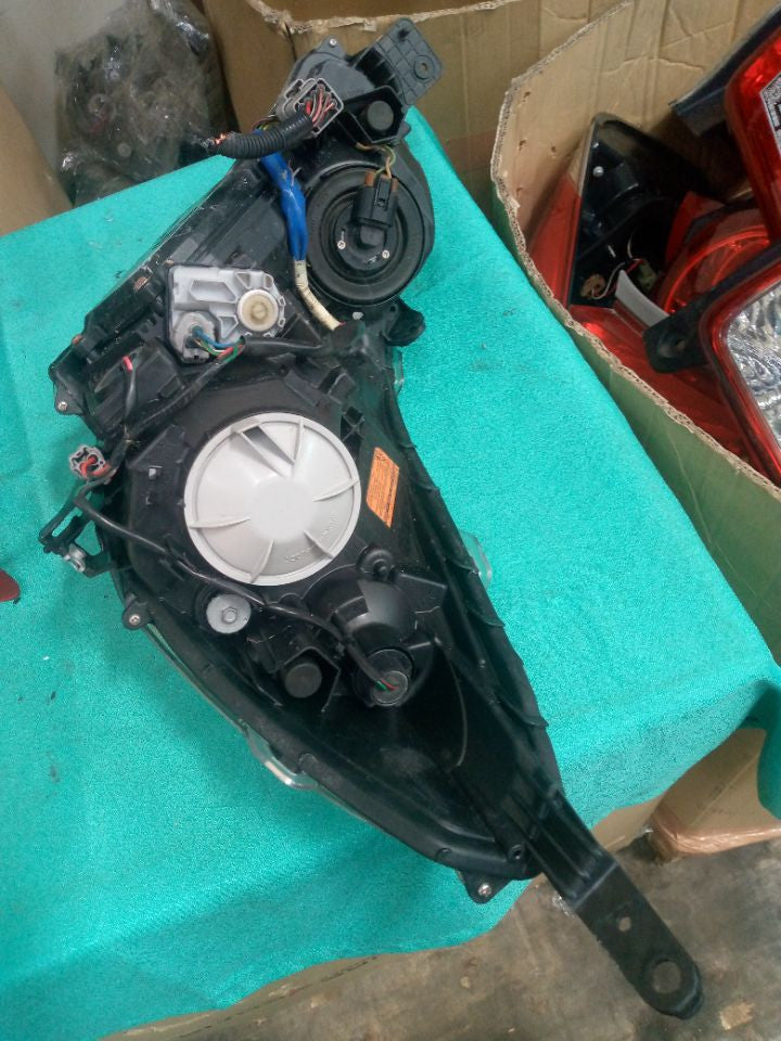 [HEADLIGHT ASSY RH]SUBARU LEGACY B4 BM9 2010 EJ25 FF AT 4WD #000324A768301