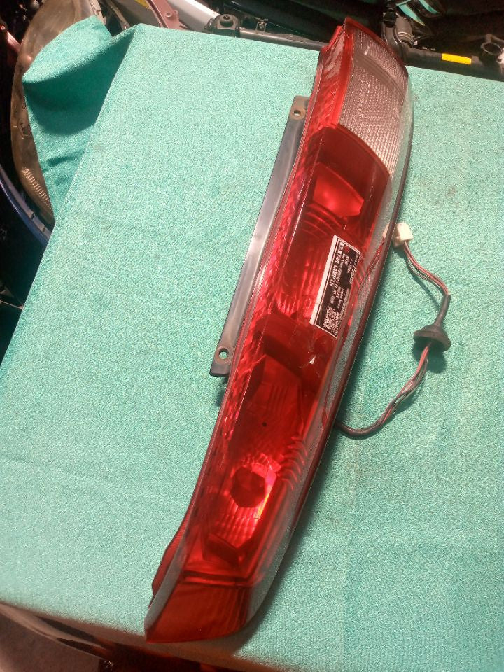 [TAIL LAMP LH]NISSAN X-TRAIL NT30 2006 QR20DE FF AT 4WD #000324A756092
