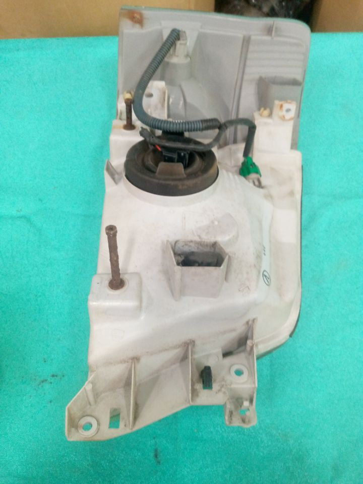 [HEADLIGHT ASSY RH]NISSAN CARAVAN VAN CQGE25 2003 KA24DE FR AT 2WD #000324A768212