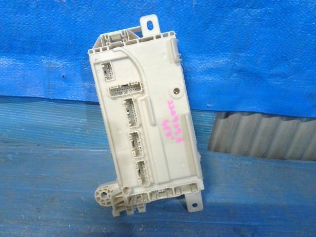 [FUSE BOX]TOYOTA RAIZE A200A 1KR-VET AT 2WD #0BD3253171918