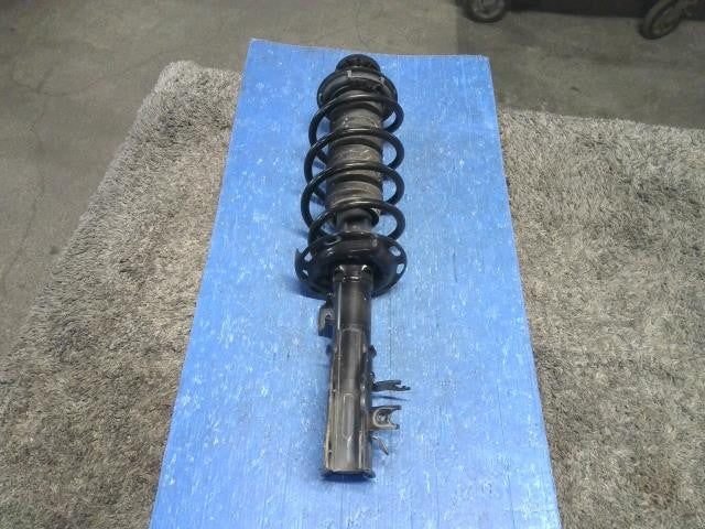 [F STRUT LH]HONDA VEZEL RU3 LEB AT 2WD #0BD3253176712