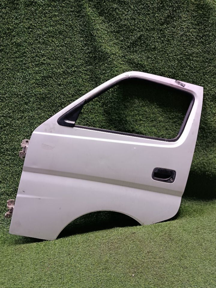 [F DOOR ASSY LH]NISSAN CARAVAN VAN CQGE25 2003 KA24DE FR AT 2WD #000324A768195