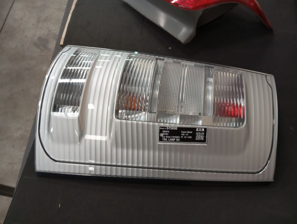 [TAIL LAMP RH]TOYOTA SIENTA NCP81 2012 1NZ-FE FF AT 2WD #000323C575690