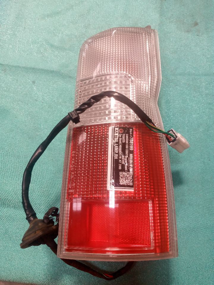 [TAIL LAMP RH]NISSAN CARAVAN VAN CQGE25 2003 KA24DE FR AT 2WD #000324A768199