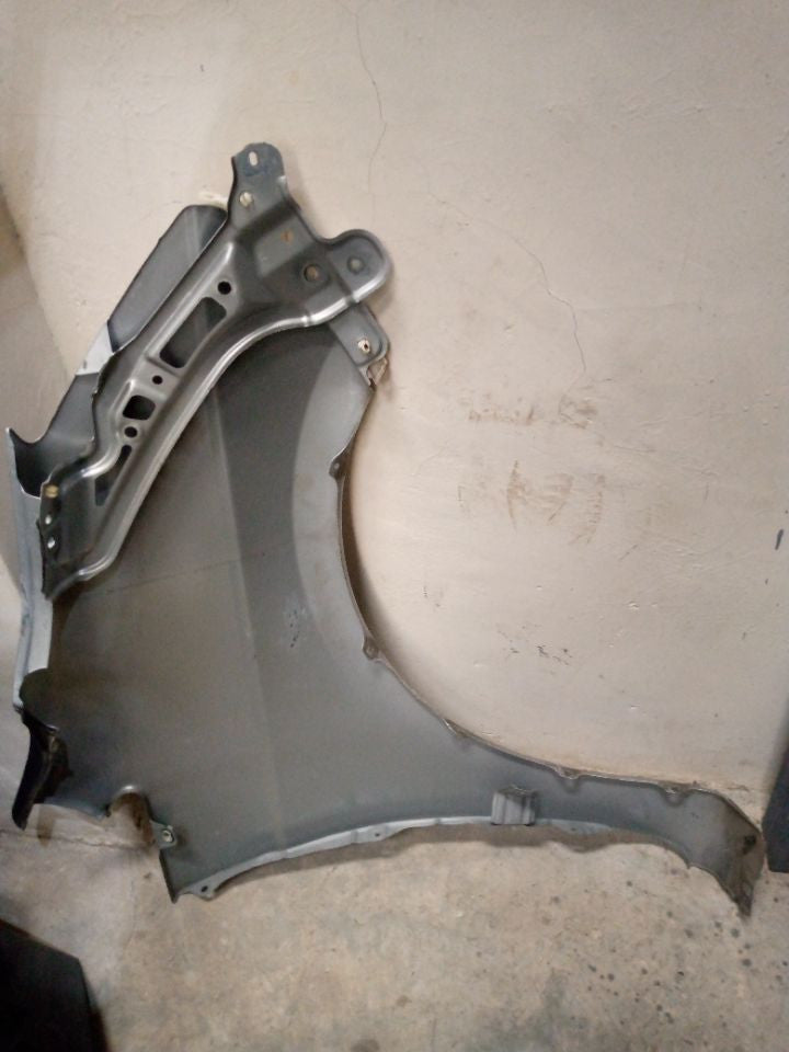 [FENDER LH]TOYOTA ISIS ZGM10 2015 2ZR-FAE FF AT 2WD #000323B545713