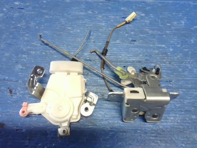 [Trunk back lock solenoid]DAIHATSU MIRA COCOA L675S KF-VE AT 2WD #0BD3253174553