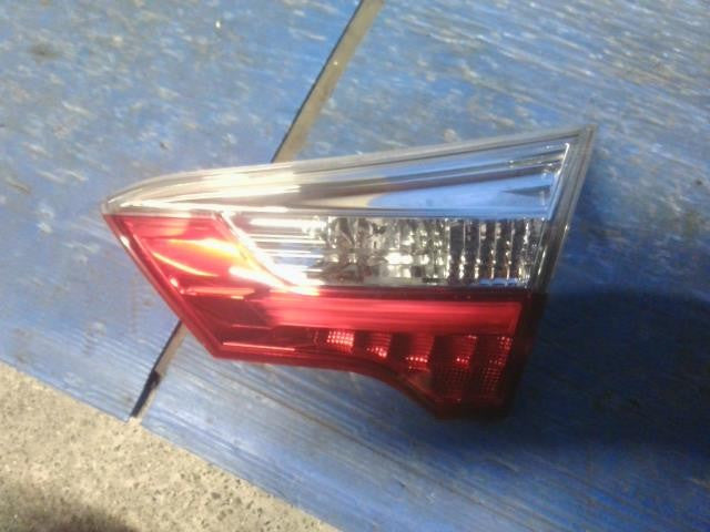 [Right finisher panel]HONDA SHUTTLE GP7 LEB AT 2WD #0BD3253174404