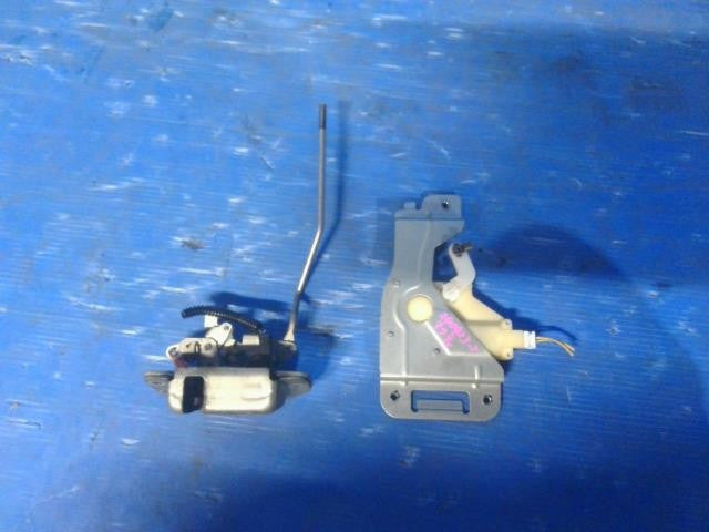 [Trunk back lock solenoid]HONDA ACTY VAN HH5 E07Z AT 2WD #0BD3253178253