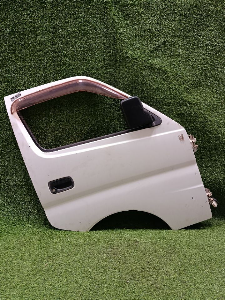 [F DOOR ASSY RH]NISSAN CARAVAN VAN VPE25 2006 KA20DE FR MT 2WD #000324A768181