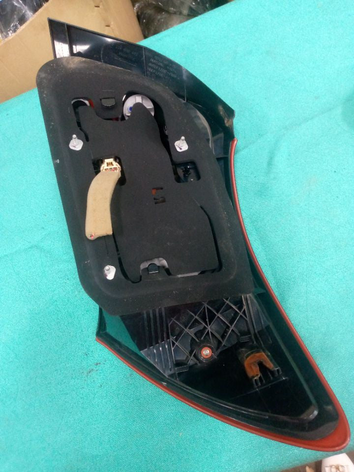 [TAIL LAMP LH]SUZUKI KIZASHI RF91S 2014 J24B FF AT 4WD #000324B772673