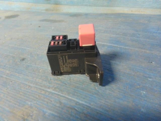 [FUSE BOX]TOYOTA YARIS MXPH10 M15A-FXE AT 2WD #0BD3253171018