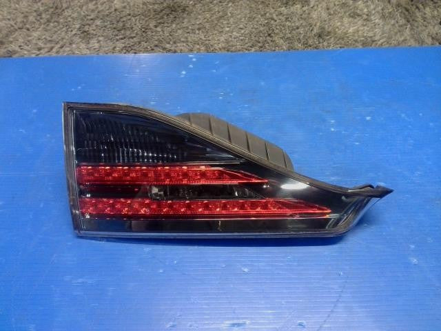 [Left finisher panel]LEXUS CT ZWA10 2ZR-FXE AT 2WD #0BD3253172629