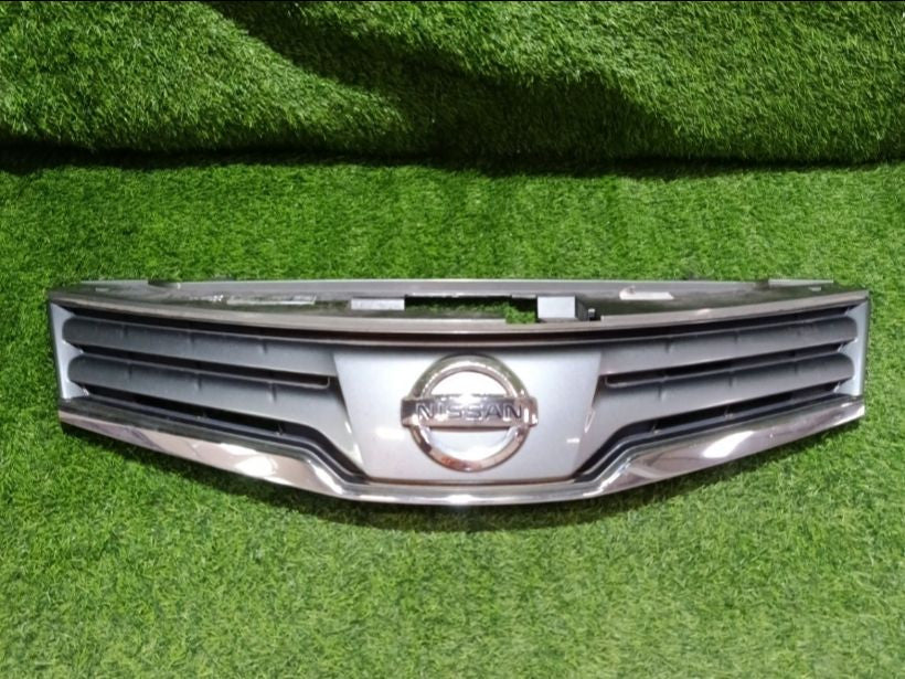 [GRILLE]NISSAN NOTE E11 2008 HR15DE FF AT 2WD #000325B990482