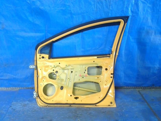 [Right F door panel]TOYOTA AQUA NHP10 1NZ-FXE AT 2WD #0BD3253173141