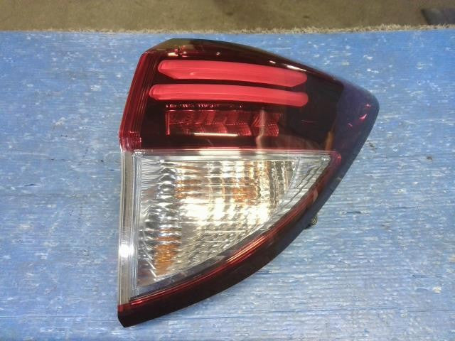 [TAIL LAMP RH]HONDA VEZEL RU3 LEB AT 2WD #0BD3253176711
