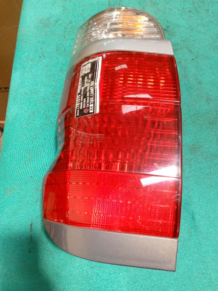 [TAIL LAMP RH]TOYOTA GRAND HIACE VCH16W 2000 5VZ-FE FR AT 4WD #000324B781579