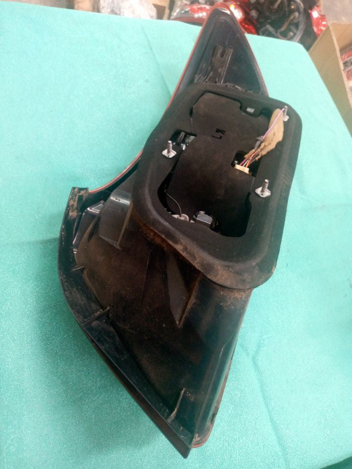 [TAIL LAMP LH]SUZUKI KIZASHI RF91S 2013 J24B FF AT 4WD #000324B772588