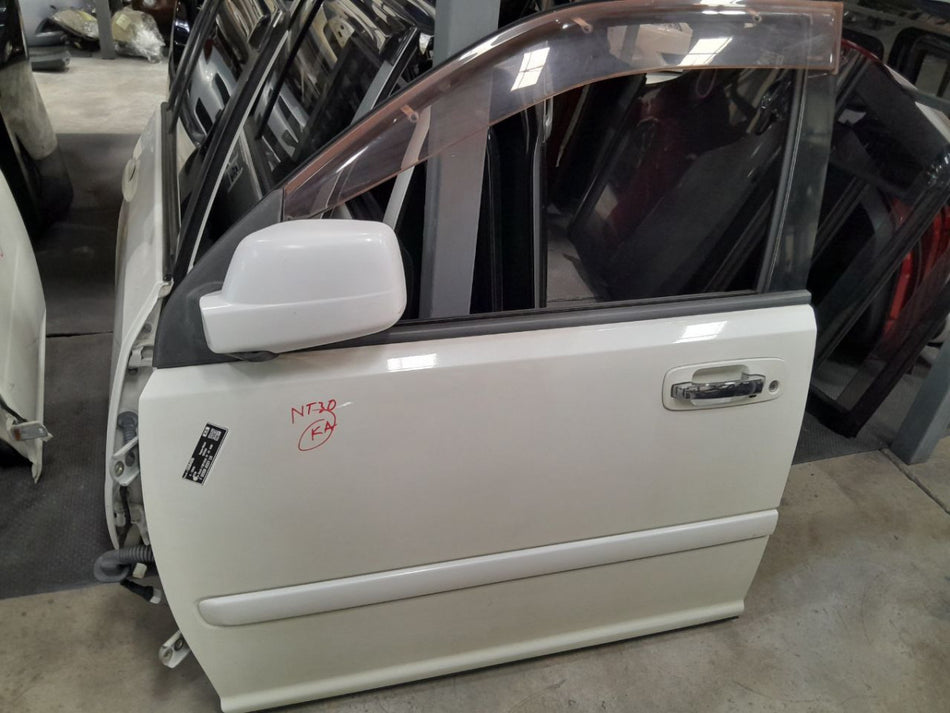 [F DOOR ASSY LH]NISSAN X-TRAIL NT30 2005 QR20DE FF AT 4WD #000323C558486