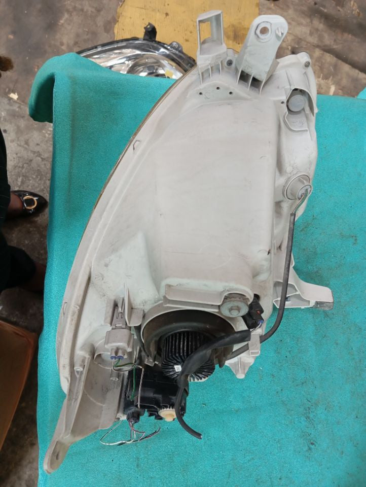 [HEADLIGHT ASSY RH]TOYOTA PASSO KGC35 2013 1KR-FE FF AT 4WD #000324B772374