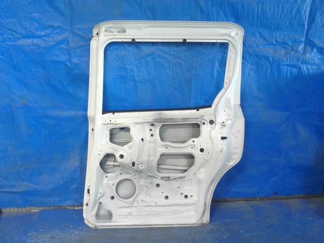 [Right R door panel]TOYOTA NOAH ZWR80G 2ZR-FXE AT 2WD #0BD3253172974