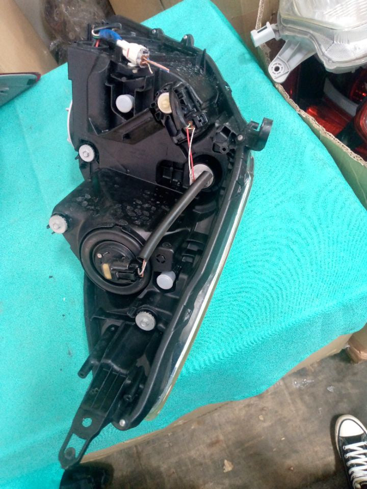 [HEADLIGHT ASSY LH]TOYOTA ISIS ZNM10G 2007 1ZZ-FE FF AT 2WD #000324A755830