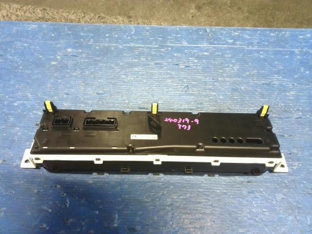 [SPEEDOMETER]TOYOTA AQUA NHP10 1NZ-FXE AT 2WD #0BD3253177069