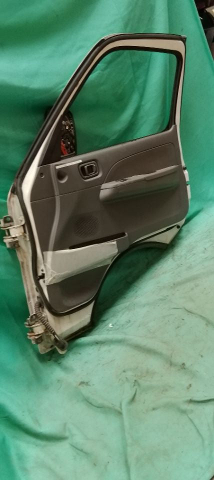 [F DOOR ASSY RH]NISSAN CARAVAN VAN CQGE25 2003 KA24DE FR AT 2WD #000324A768194