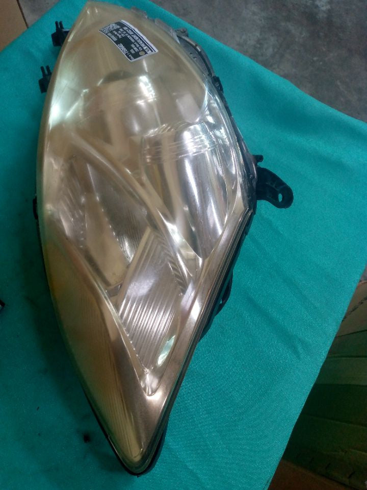 [HEADLIGHT ASSY RH]TOYOTA ISIS ZGM10G 2010 2ZR-FAE FF AT 2WD #0003249750602