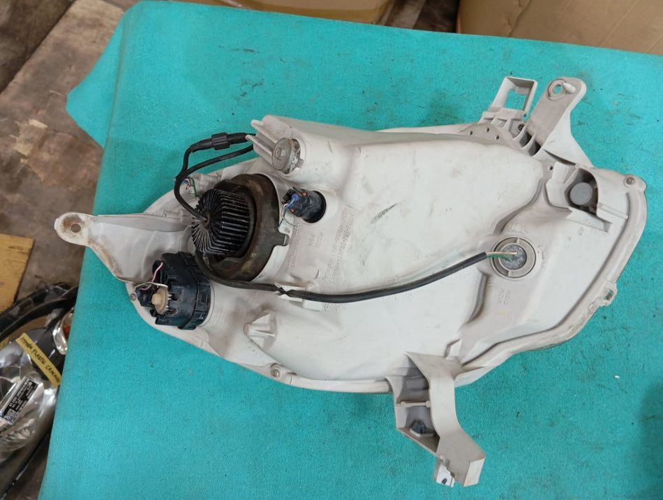 [HEADLIGHT ASSY LH]TOYOTA PASSO KGC35 2013 1KR-FE FF AT 4WD #000324B772495