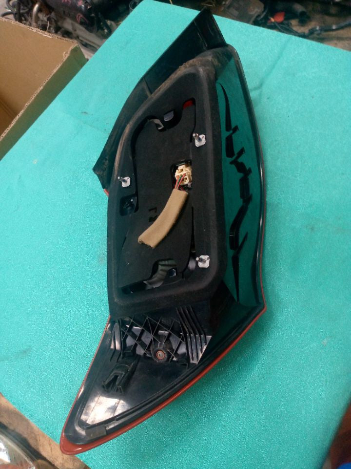[TAIL LAMP RH]SUZUKI KIZASHI RF91S 2013 J24B FF AT 4WD #000324B772587