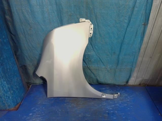 [FENDER RH]TOYOTA NOAH ZRR70W 3ZR-FAE AT 2WD #0BD3253172755