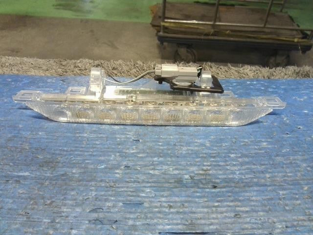 [High mount stop lamp]TOYOTA VOXY ZRR70G 3ZR-FAE AT 2WD #0BD3253183003