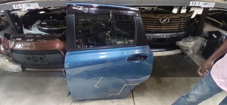 [R DOOR ASSY LH]NISSAN NOTE HE12 2018 HR12DE FF AT 2WD #000323A533414