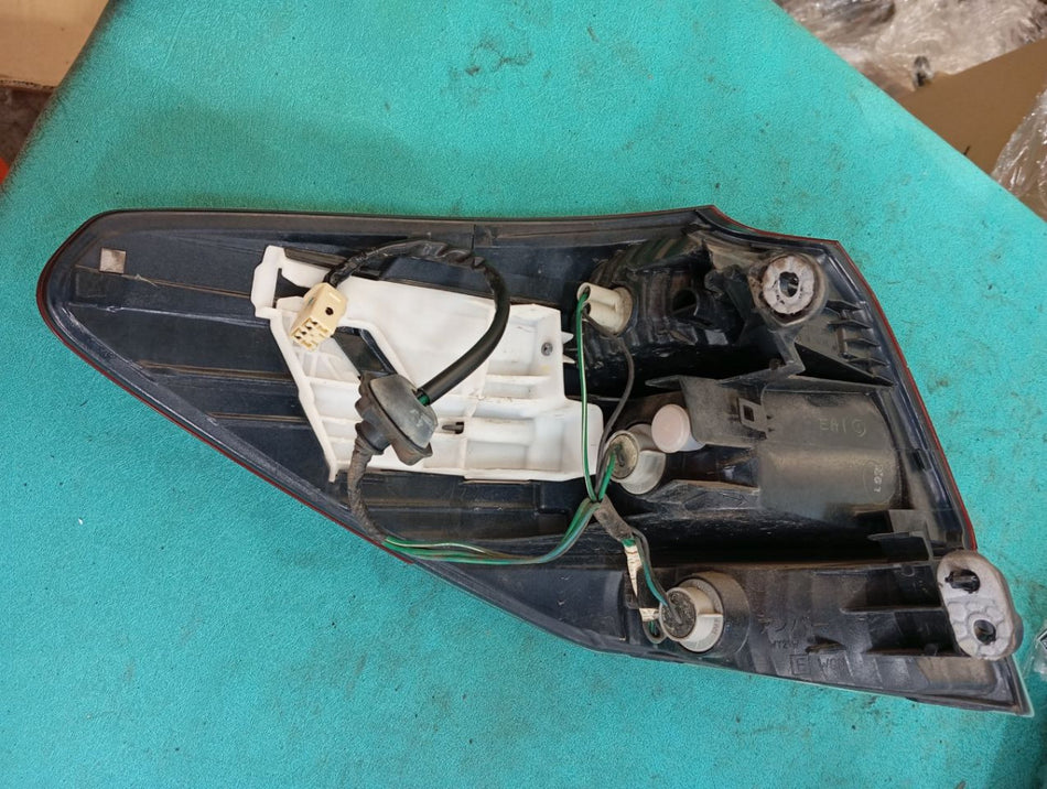 [TAIL LAMP RH]SUBARU LEGACY TOURING WAGON BR9 2011 EJ25 FF AT 4WD #000324B772824