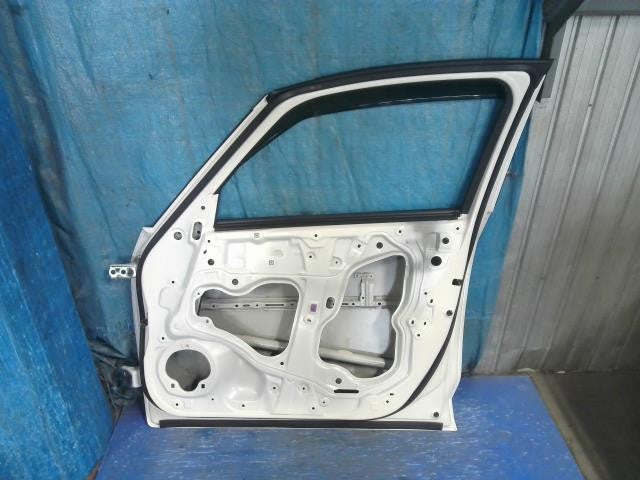 [Right F door panel]HONDA FIT GR3 LEB AT 2WD #0BD3253174513