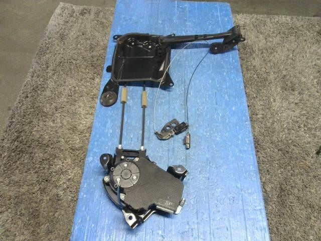 [POWER SLIDE DOOR MOTER LH]TOYOTA NOAH ZRR70G 3ZR-FAE AT 2WD #0BD3253178276