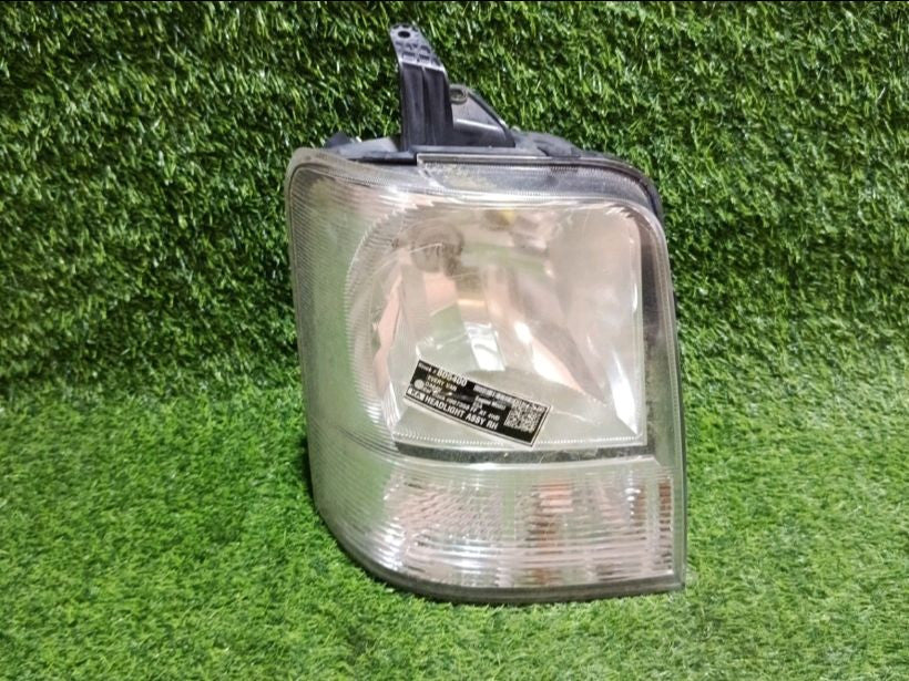 [HEADLIGHT ASSY RH]SUZUKI EVERY VAN DA64V K6A FF AT 4WD #000324C805400