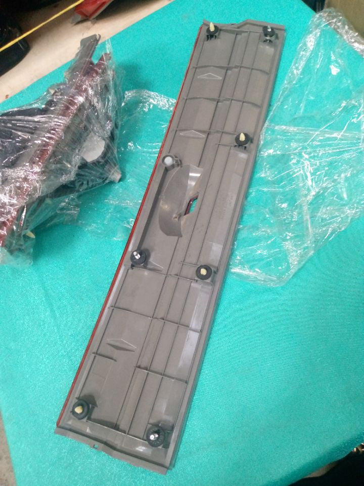 [R FINISHER PANEL]MITSUBISHI DELICA_D:5 CV5W 2007 4B12 FF AT 4WD #0003248728966
